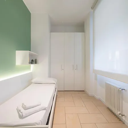 Youhosty - Via Savona 70 *